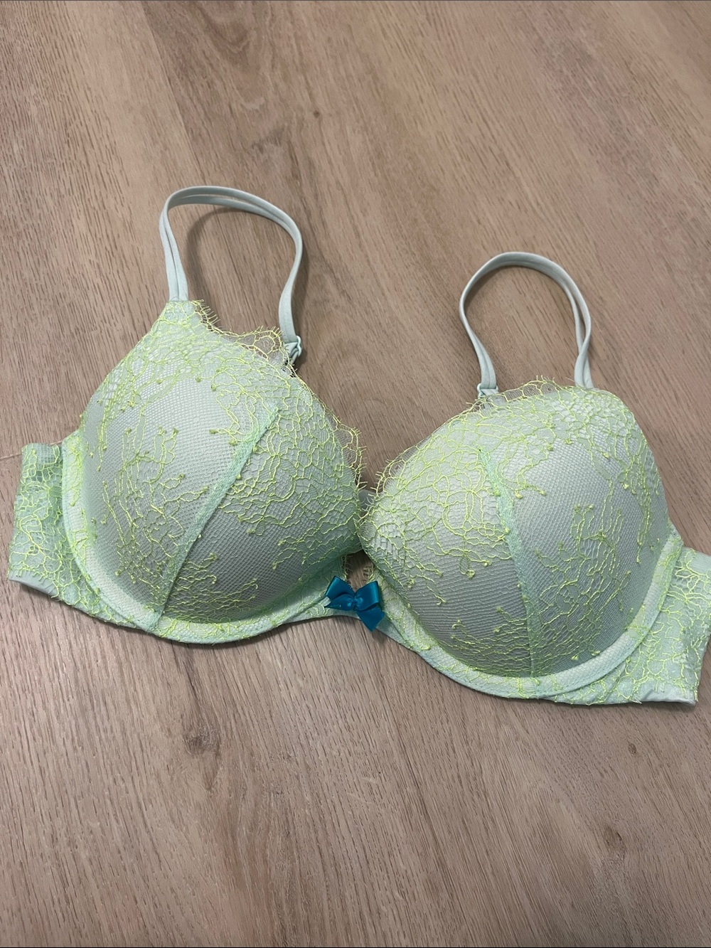 Victoria’s Secret Very Sexy Push-Up Bra mint green with lace